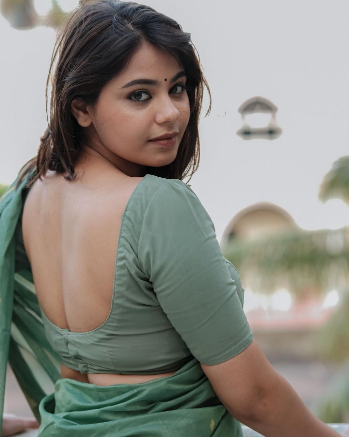 \"Mesmerizing Captures: Monica Chinnakotla's Stunning Photoshoot Revealed!\"