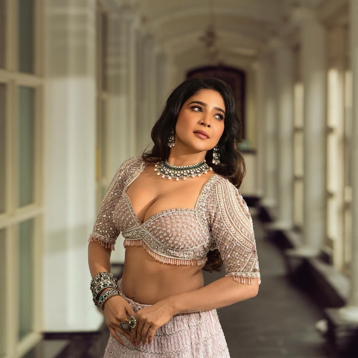 \"Discover the allure of Sakshi Agarwal through these mesmerizing stills capturing her charm. Dive into the latest trending snapshots showcasing Sakshi Agarwal's elegance and beauty. Explore glamour photography at its finest with this collection! #CelebrityGlamour #FashionShoot #TrendingBeauty\"