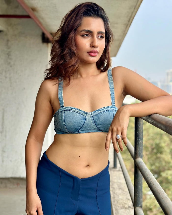 \"Explore the mesmerizing stills of the talented Anushka Luhar, showcasing her beauty through the lens. Immerse yourself in a visual journey that captures the essence of elegance and charm. Don't miss out on the latest trends in photography with these stunning images. #AnushkaLuhar #Photography #VisualArt #TrendingStills\"