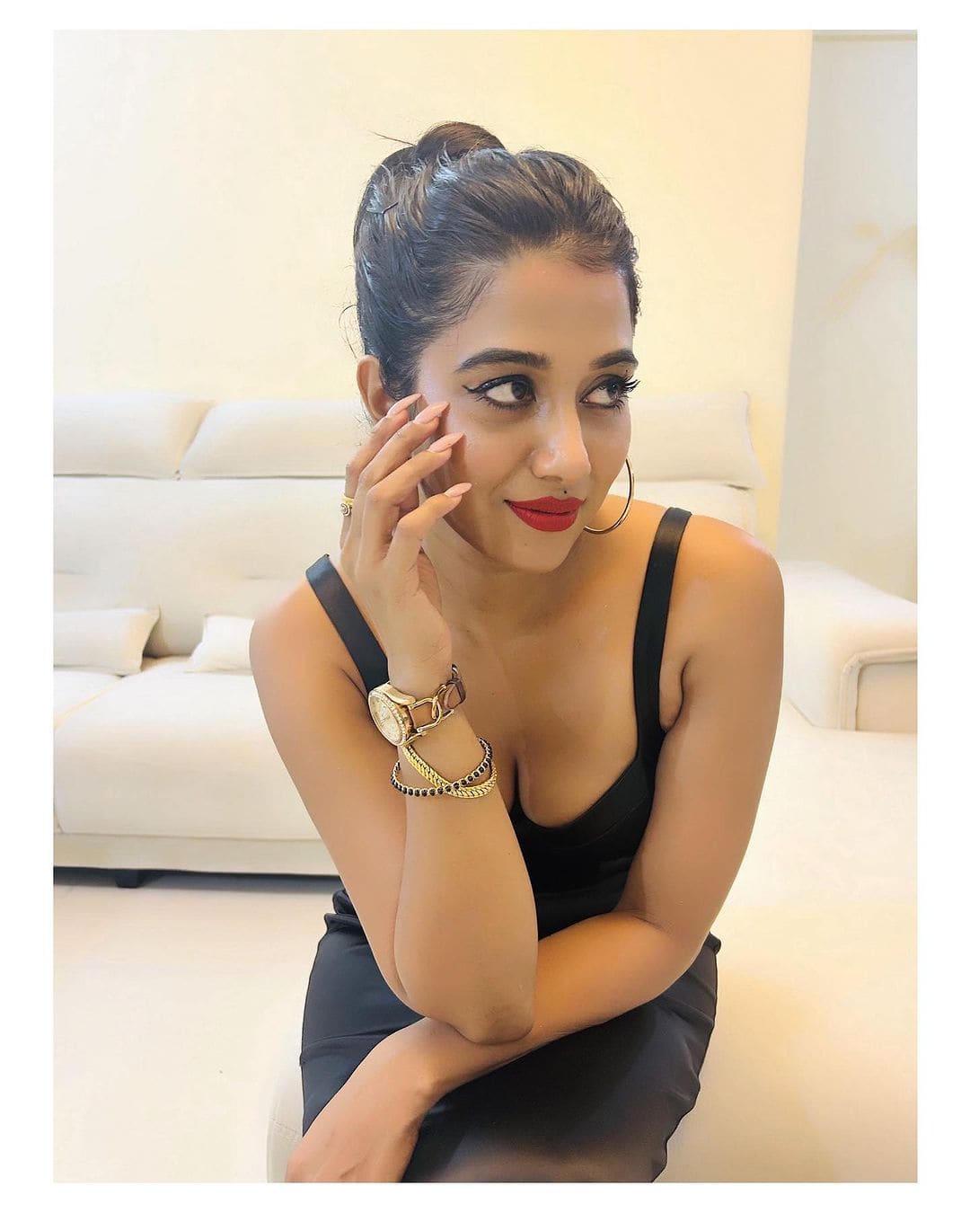 \"Explore the mesmerizing beauty of Shilpa Manjunath through these exquisite stills. Immerse yourself in the allure of her captivating moments, captured with precision. Discover the latest trends in the world of glamour and entertainment. #ShilpaManjunath #StunningShots #TrendingBeauty\"