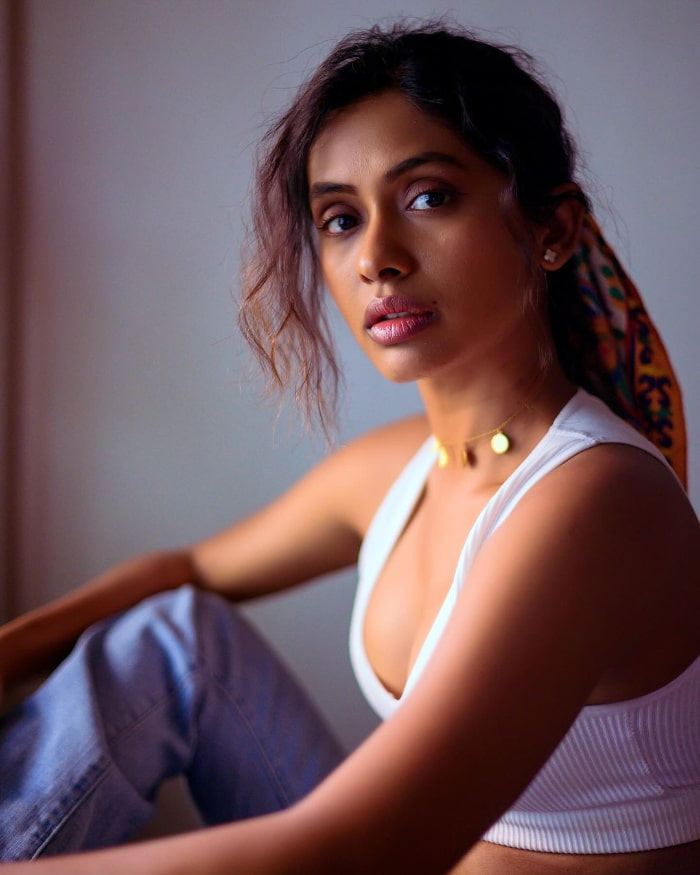 Dive into the mesmerizing world of Anjali Patil with these enchanting stills capturing her undeniable charm and grace. Get ready to be spellbound by her captivating presence in every frame. #AnjaliPatil #Actress #Stills #Photography #Trending #Beauty #Charm