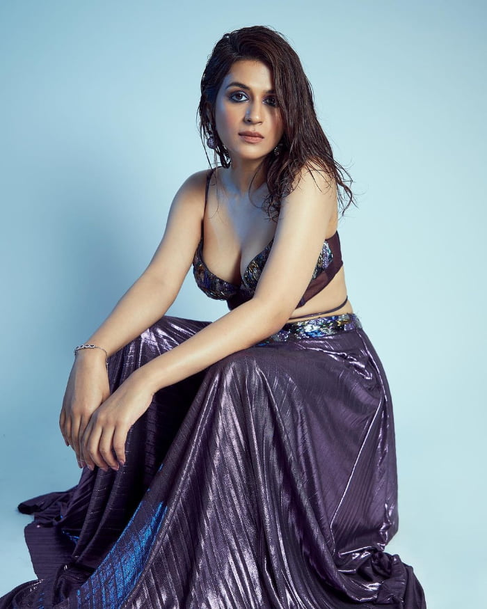 Captivating Shots of Shraddha Das: Explore Stunning Photography of the Talented Actress