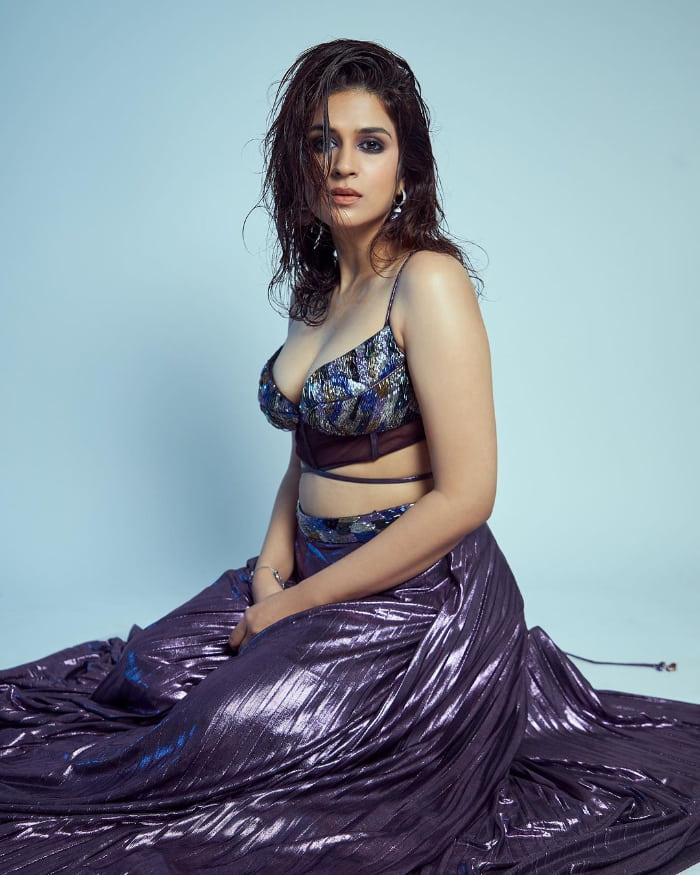 Captivating Shots of Shraddha Das: Explore Stunning Photography of the Talented Actress