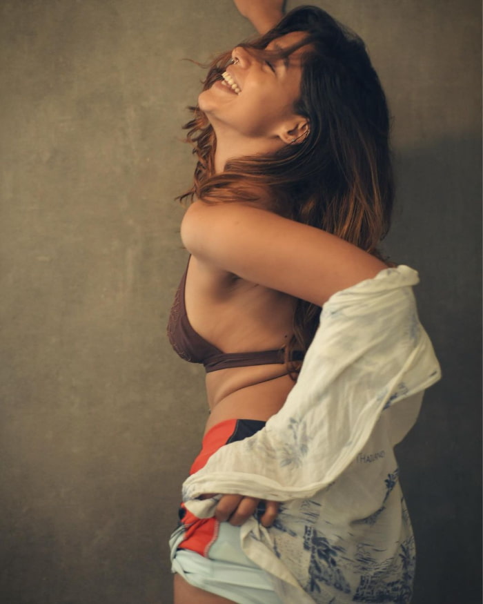 \"Discover the Newest Pictures of Pranati Rai Prakash: Trending Celebrity Snaps!\"