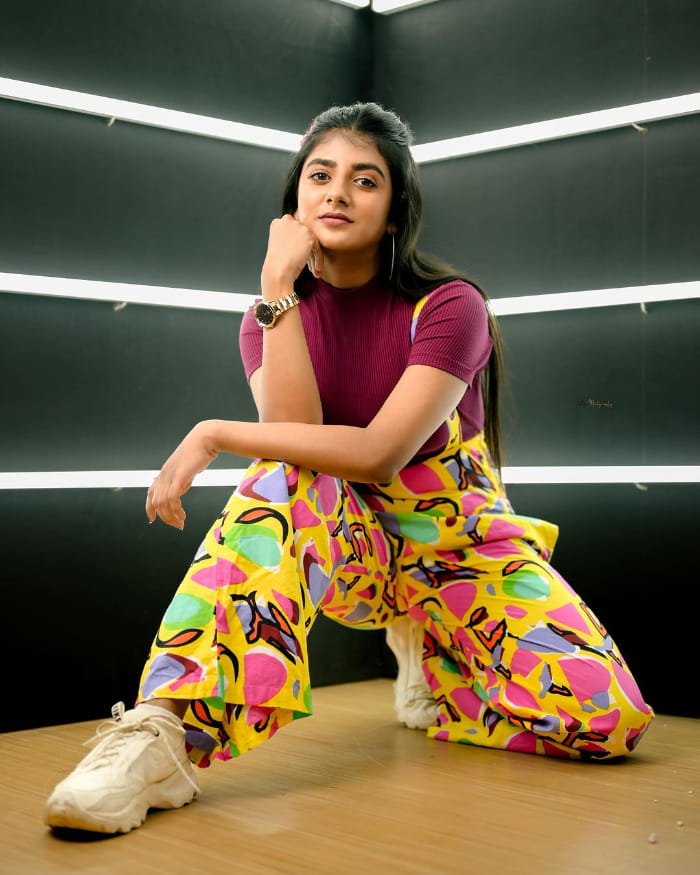 \"Explore the latest captivating images of Gabriella Charlton, capturing her natural charm and beauty. These fresh photographs offer a glimpse into her world, perfect for fans and enthusiasts alike. #GabriellaCharlton #NewPhotos #VisualDelight #2024Trends\"