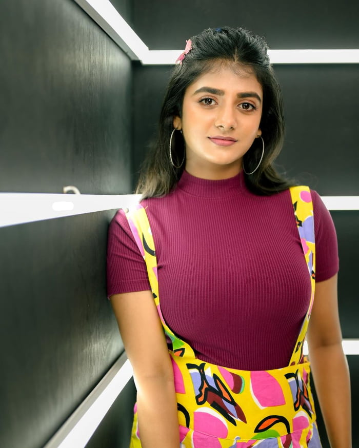 \"Explore the latest captivating images of Gabriella Charlton, capturing her natural charm and beauty. These fresh photographs offer a glimpse into her world, perfect for fans and enthusiasts alike. #GabriellaCharlton #NewPhotos #VisualDelight #2024Trends\"