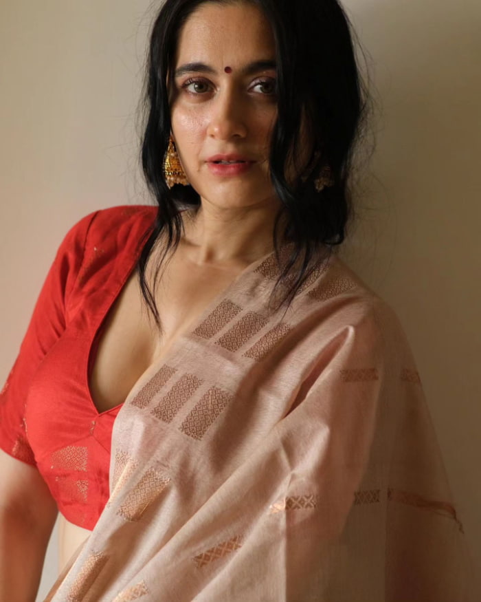 \"Stunning Photoshoot of Sanjeeda Sheikh: Embrace the Beauty!\"