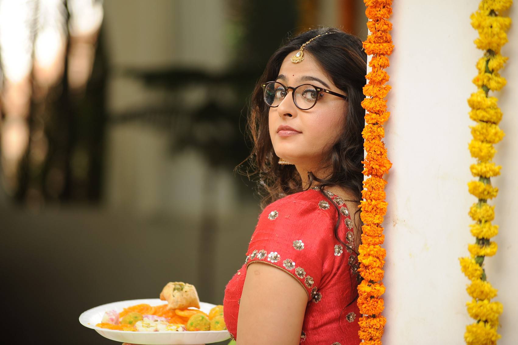 Anushka Stills from Inji Iduppazhagi Tamil Movie