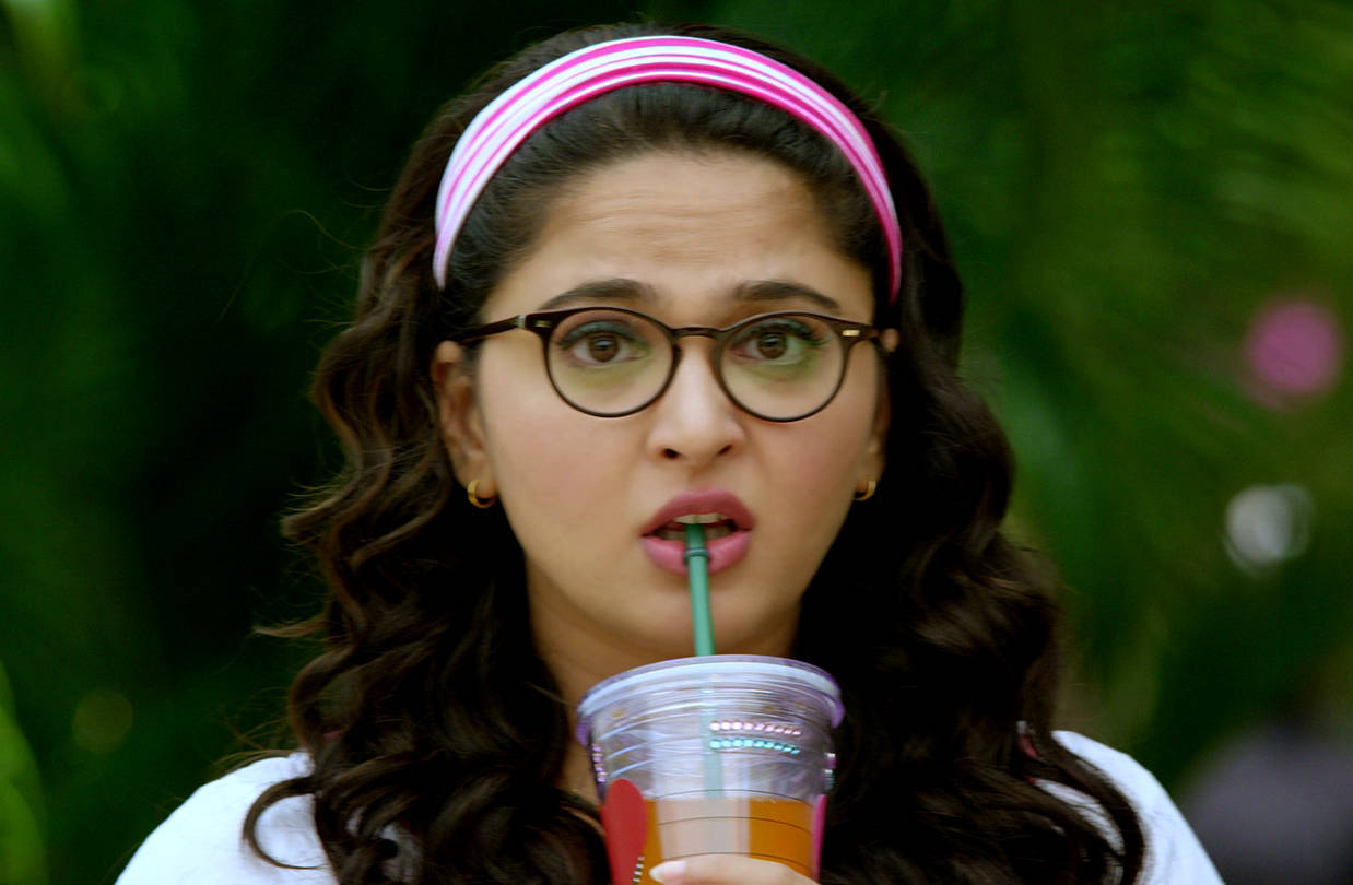Anushka Stills from Inji Iduppazhagi Tamil Movie