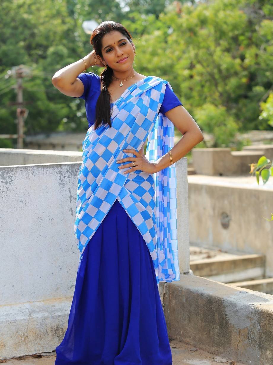 Rashmi Gautam Stills from Guntur Talkies Movie