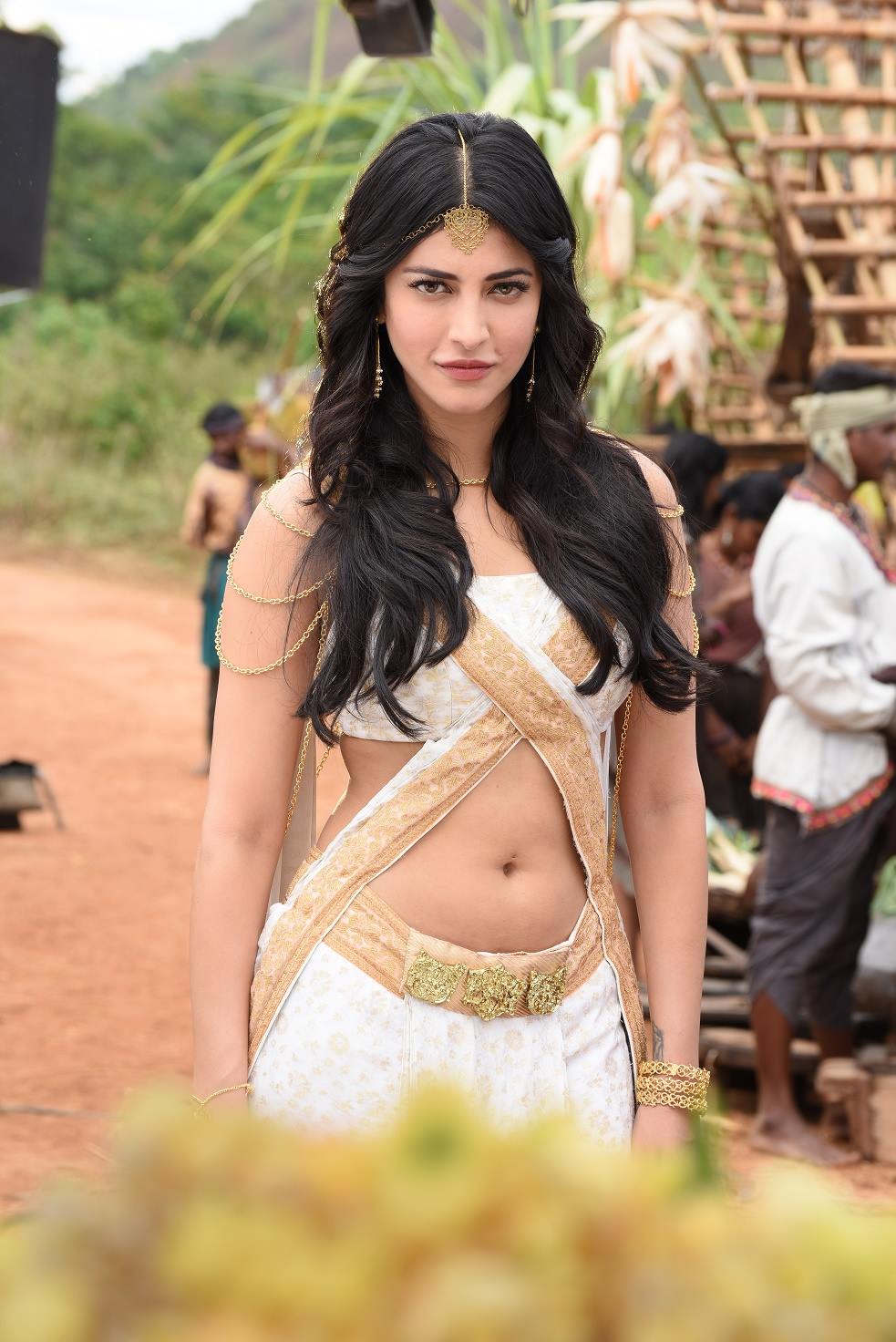 Gorgeous Shruti Haasan latest stills from Puli