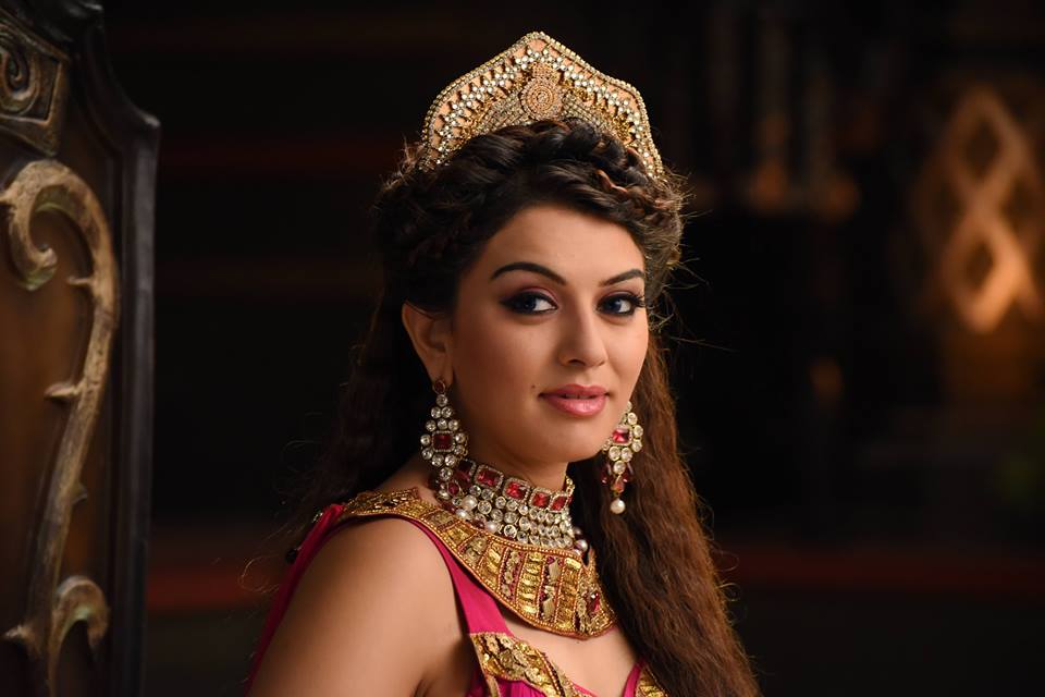 Gorgeous Hansika latest stills from Puli