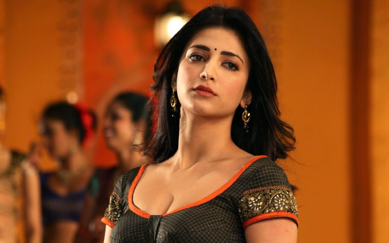 Shruthi Hassan in Race Gurram