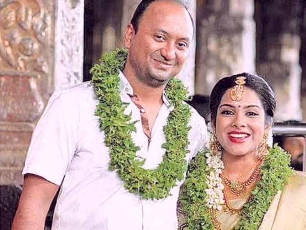 Kadhal Sandhya got married