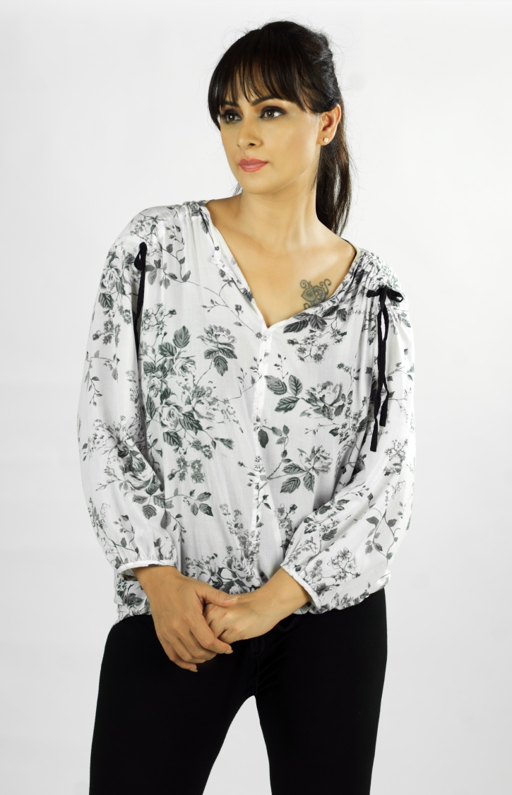 Latest photoshoot stills of actress Simran 