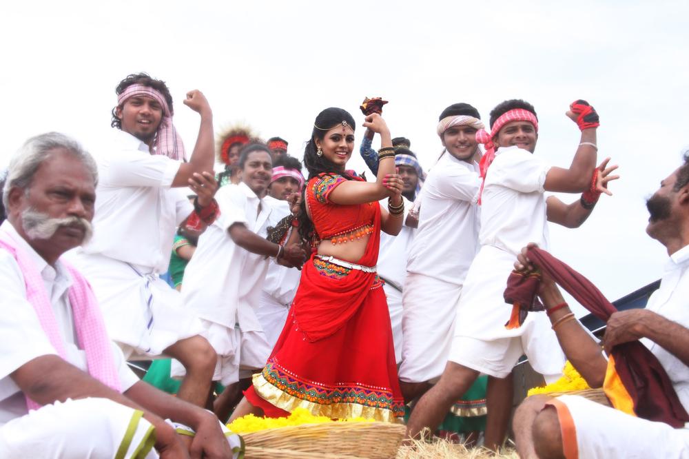 Oru Oorula Rendu Raja | Latest Stills | Iniya