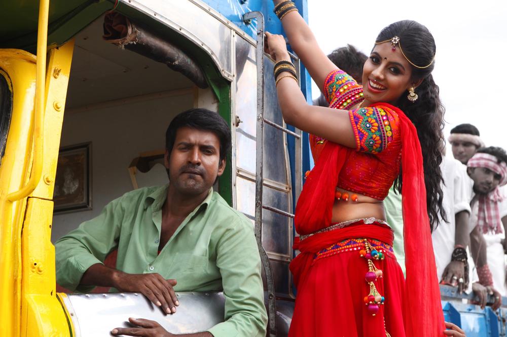 Oru Oorula Rendu Raja | Latest Stills | Iniya