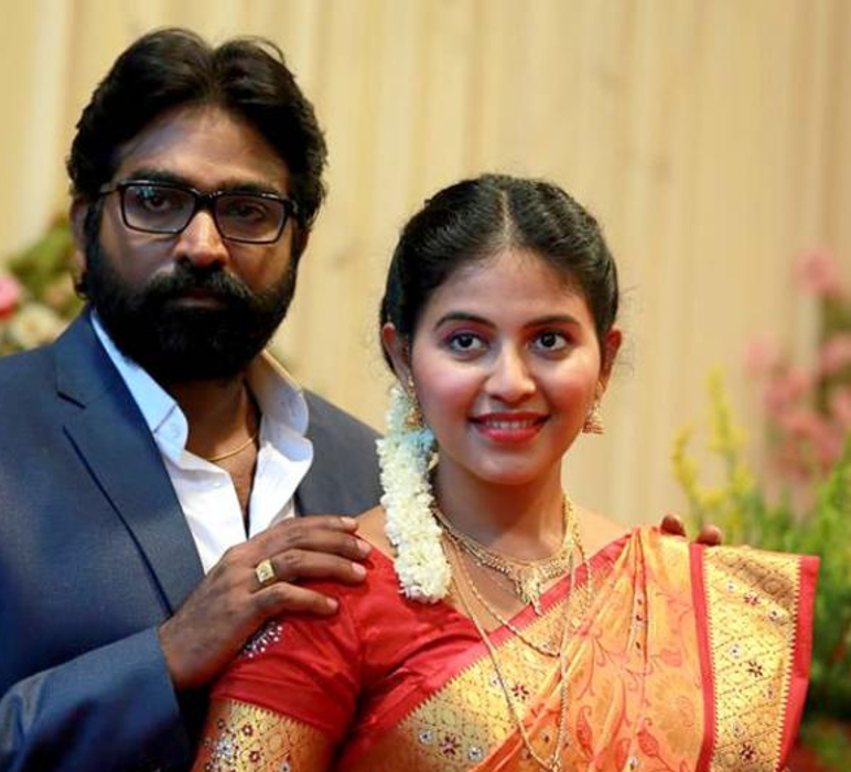 Iraivi Movie Stills | Vijay Sethupathi, Anjali