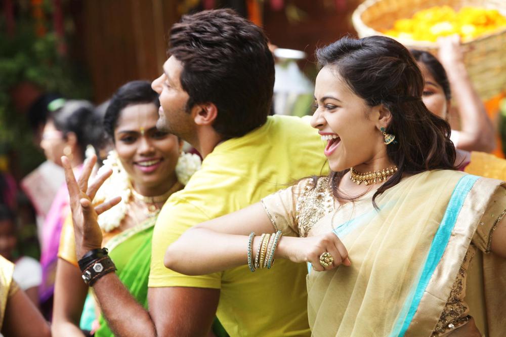 Bangalore Naatkal Movie Stills | Arya, Sri Divya