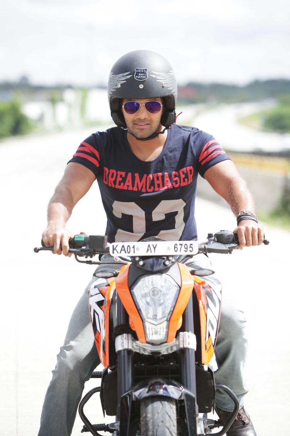 Bangalore Naatkal Movie Stills | Arya