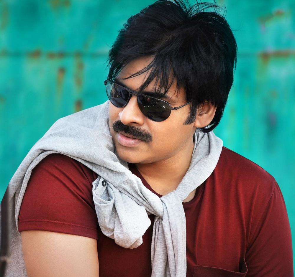 Pawan kalyan still from Atthaarintiki Daaredi Movie