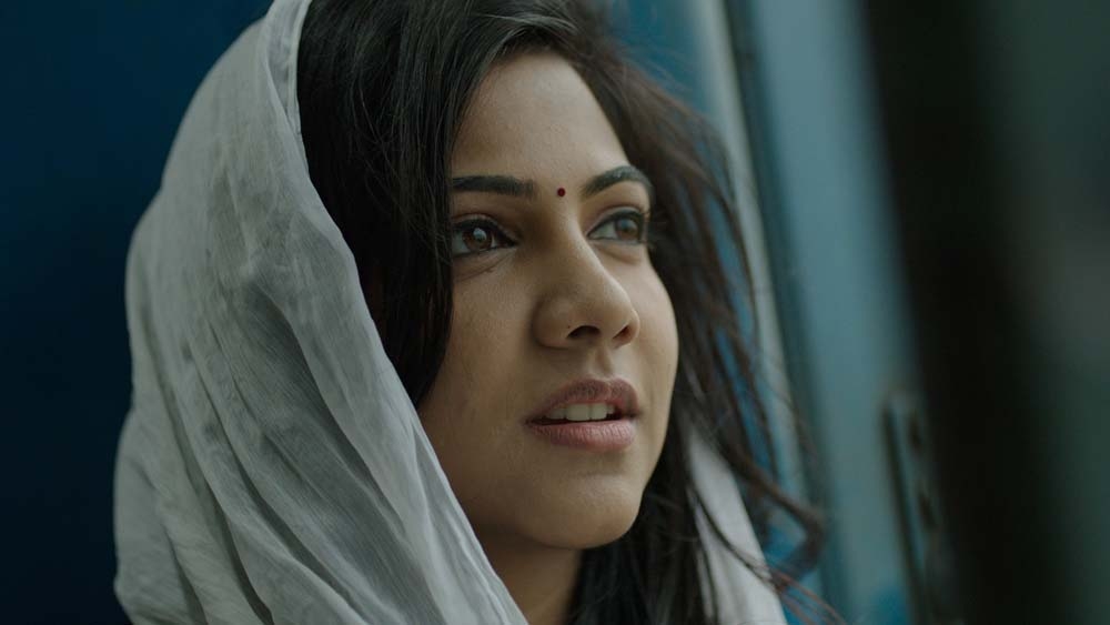 Actress Madonna Sebastian Still from Kadhalum Kadandhu Pogum Tamil Movie