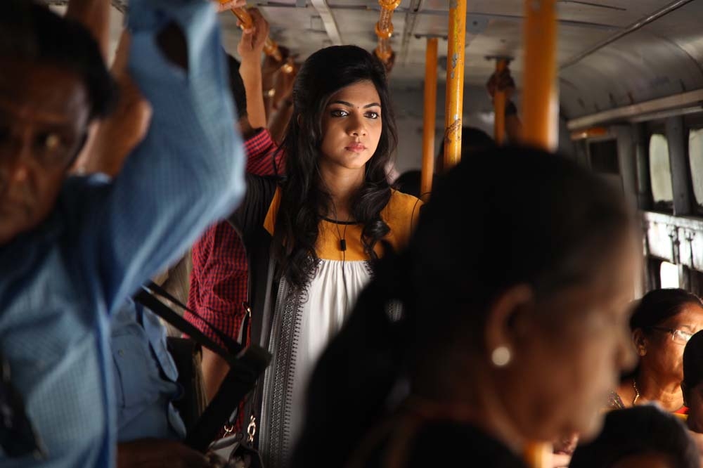 Actress Madonna Sebastian Still from Kadhalum Kadandhu Pogum Tamil Movie