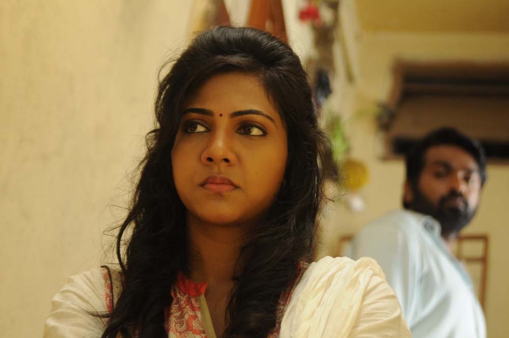 Actress Madonna Sebastian Still from Kadhalum Kadandhu Pogum Tamil Movie