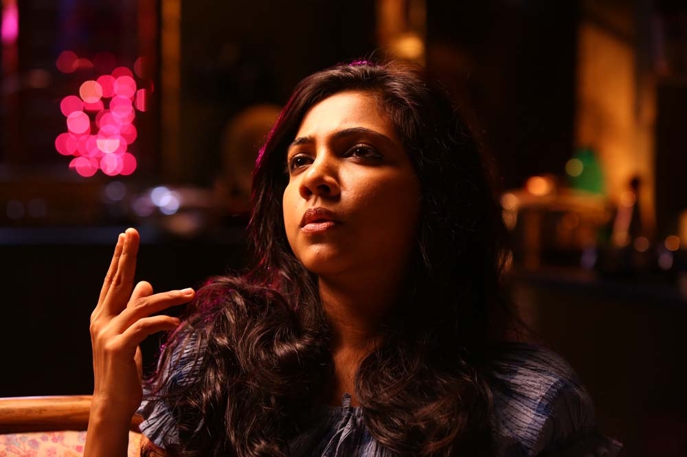 Actress Madonna Sebastian Still from Kadhalum Kadandhu Pogum Tamil Movie