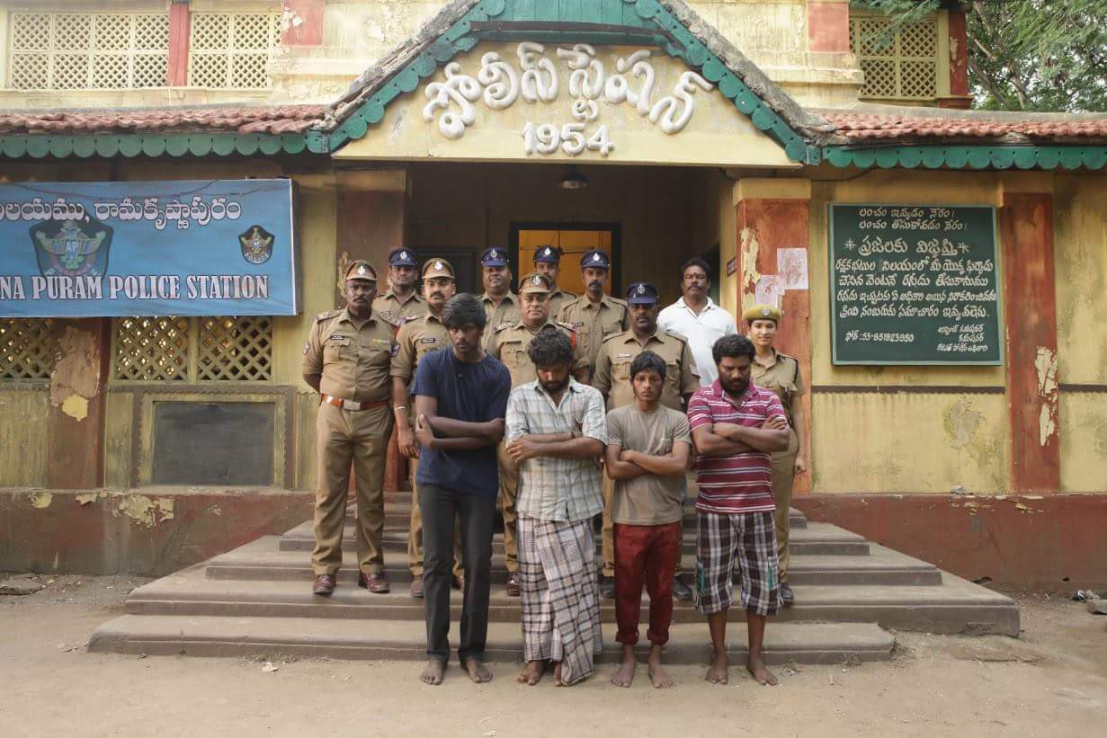 Visaranai Tamil Movie Stills | Attakathi Dinesh, Aadukalam Murugadoss