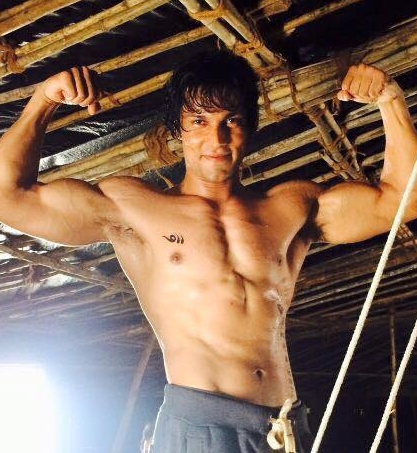 Randeep Hooda's Stills from Do Lafzon Ki Kahani‬