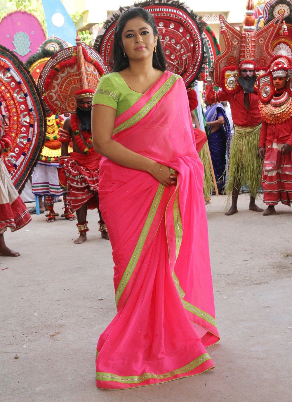 Poonam Bajwa Stills from Aranmanai 2