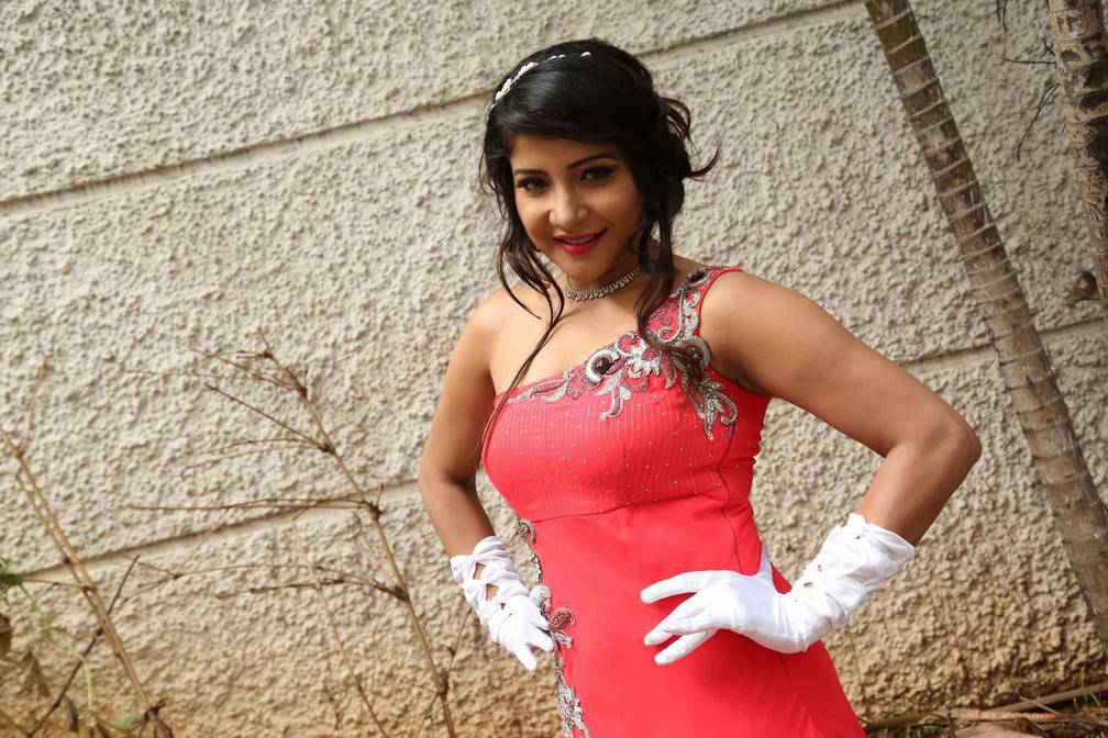 Sakshi Agarwal Stills from Ka Ka Ka Po Movie 