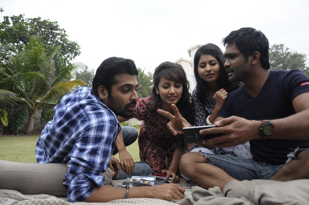 Natpadhigarram-79-Movie-Stiils-Raj Bharath, Tejaswi Madiwada, Amzath Khan, Reshmi Menon