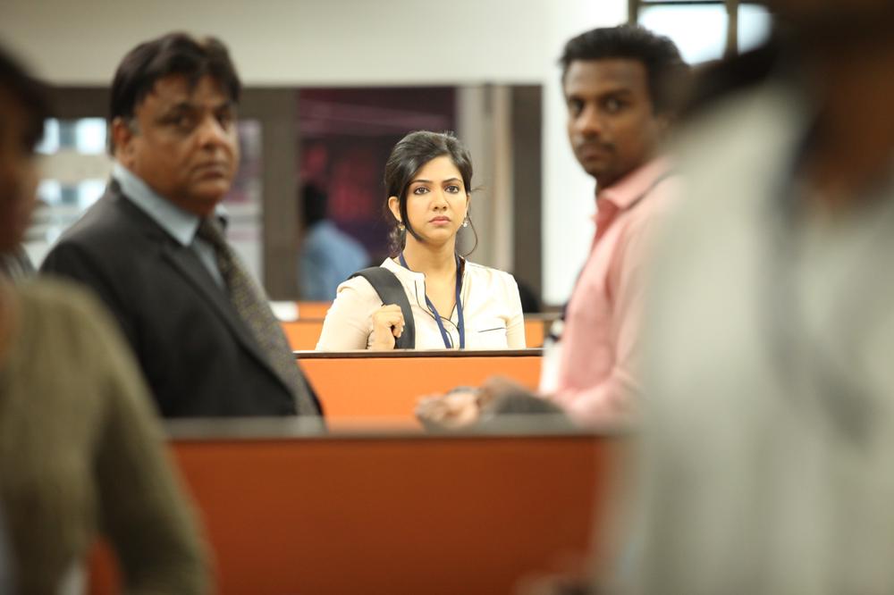 Kadhalum Kadanthu Pogum Movie Stills -  Vijay Sethupathi, Madoona Sebastian