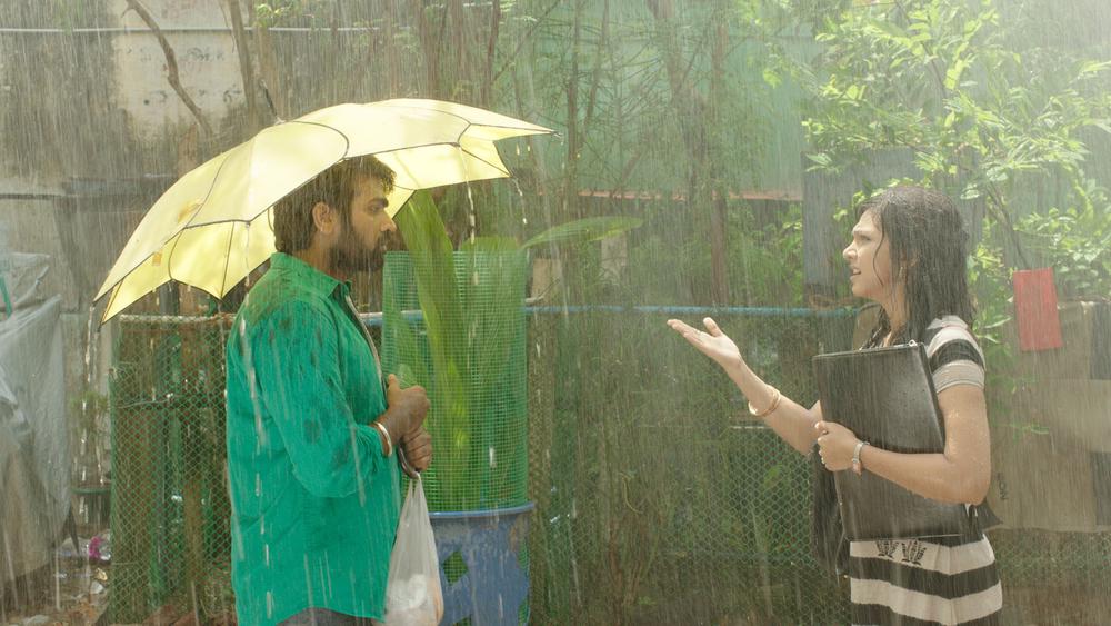 Kadhalum Kadanthu Pogum Movie Stills -  Vijay Sethupathi, Madoona Sebastian