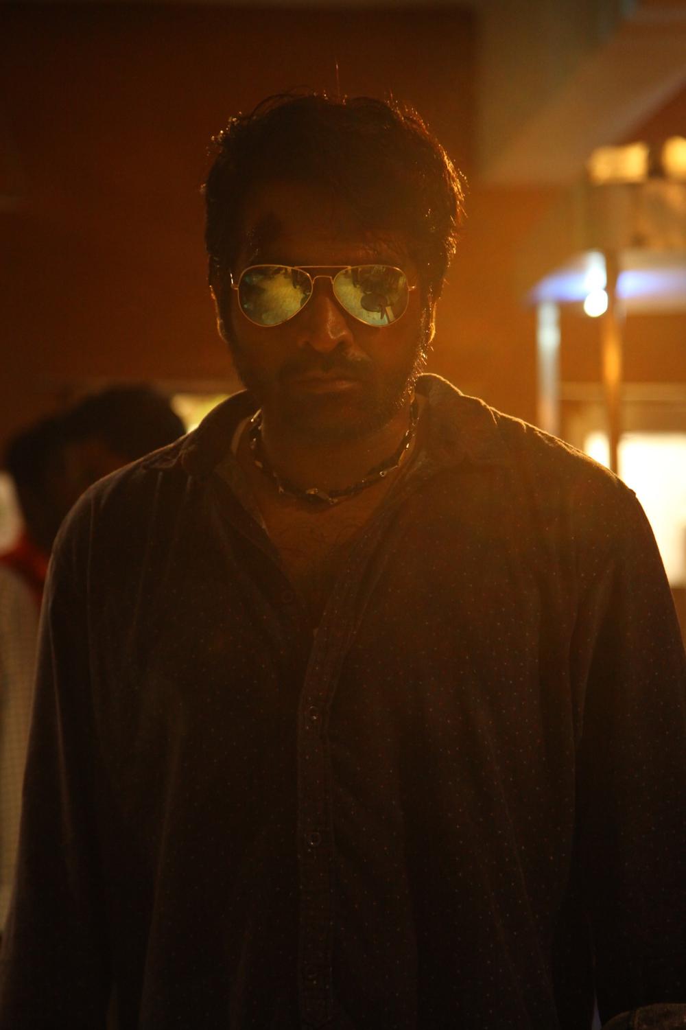 Kadhalum Kadanthu Pogum Movie Stills -  Vijay Sethupathi, Madoona Sebastian
