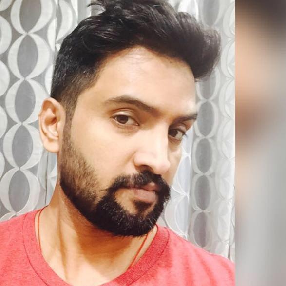 Santhanam Look in Dhillukku Dhuddu