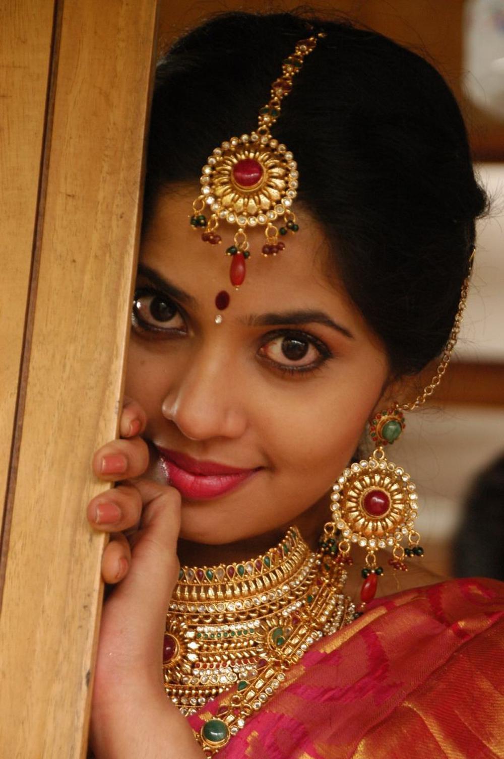 Avan Aval Tamil Movie Stills | Deevika Madhavan