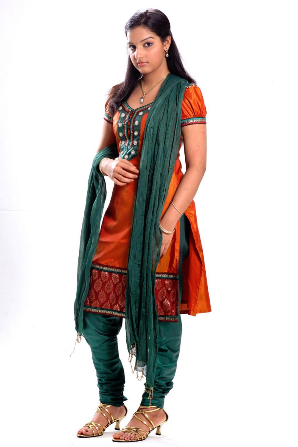 Nijama Nizhala Tamil Movie Stills | Malavika Menon