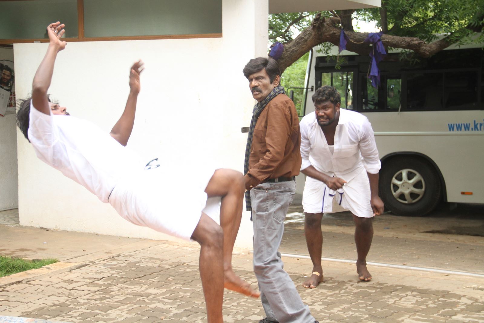 Enakku Veru Yengum Kilaigal Kidaiyathu Movie Stills