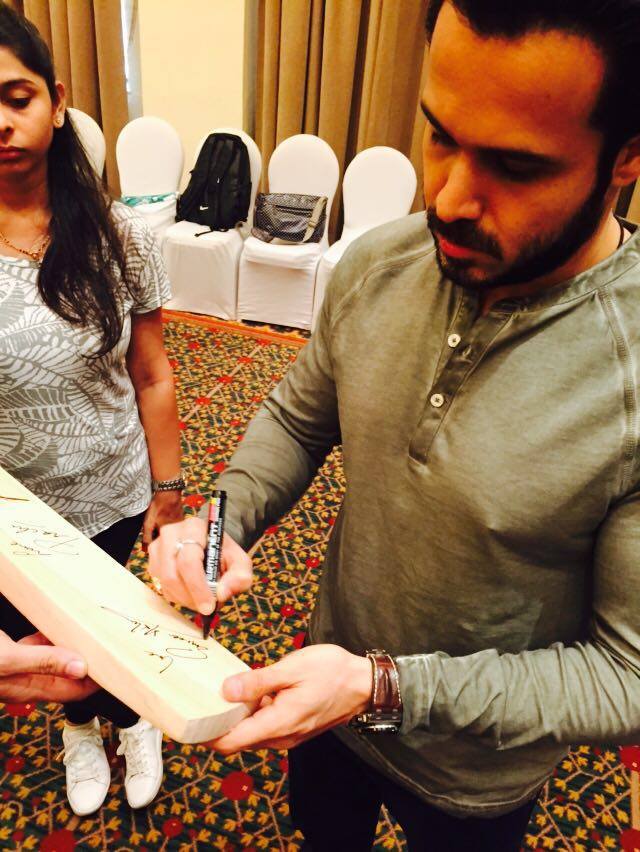 Emraan Hashmi Signing Cricket bats for fans while Promoting Azhar