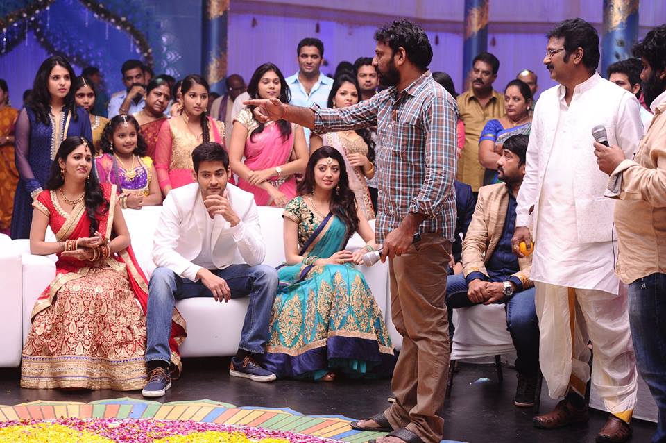 Brahmotsavam Shooting Spot Stills - Mahesh Babu, Pranitha, Director Srikanth Addala